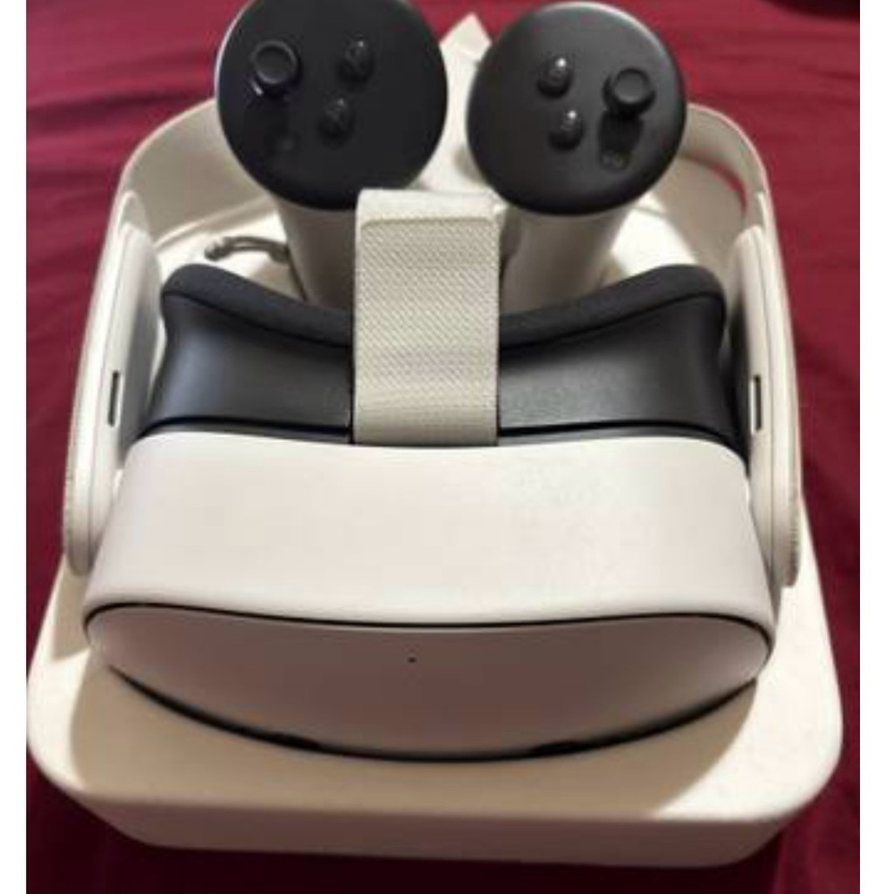 VR Headset with Controllers - White and Black